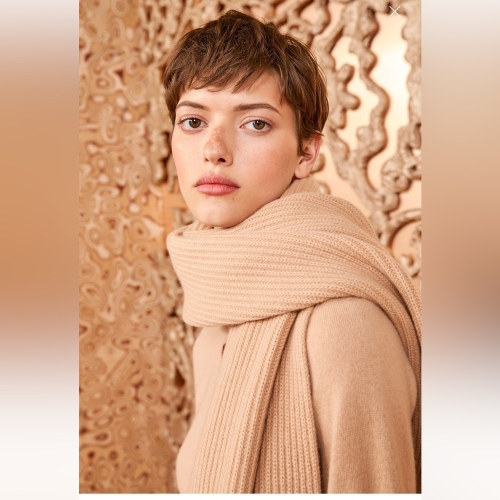 ULLA JOHNSON Brinley Scarf
Tan Cashmere Ribbed Scarf MRSP $450 18”98”
